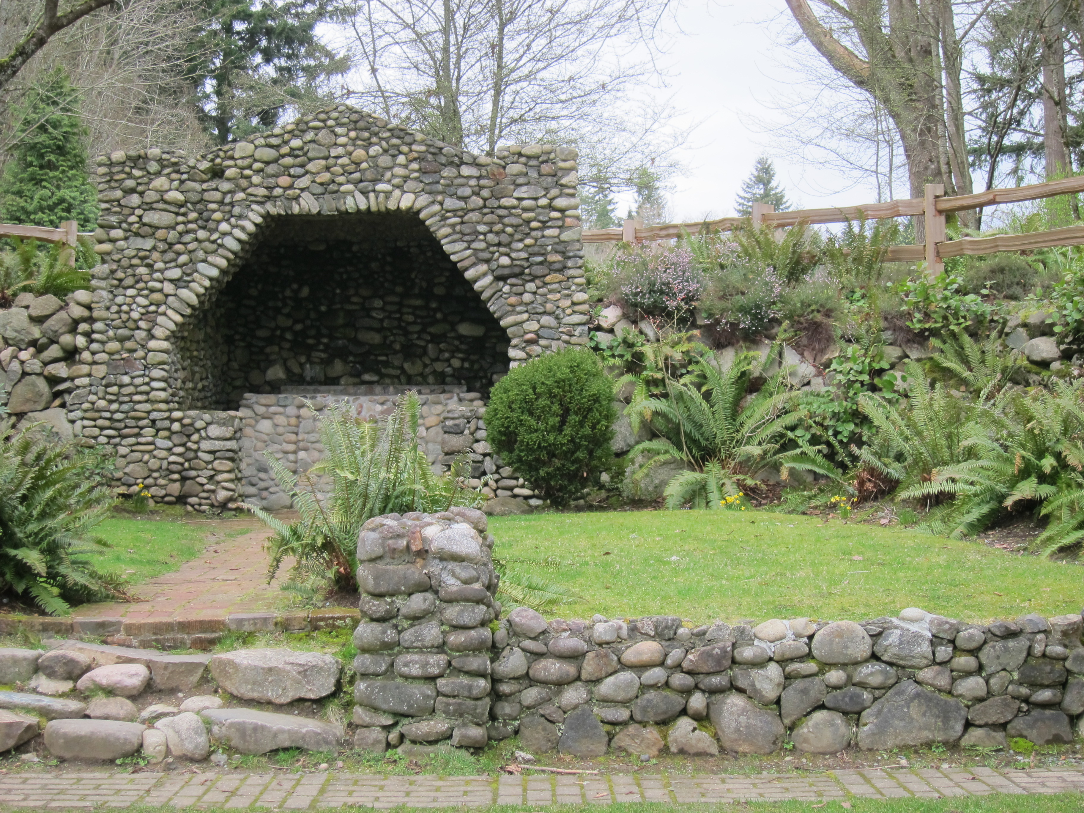 April 19 Walk in the Park: Perimeter Trail in St. Ed Park