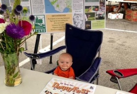 FHNA volunteer at Juanita Beach Farmers' Market
